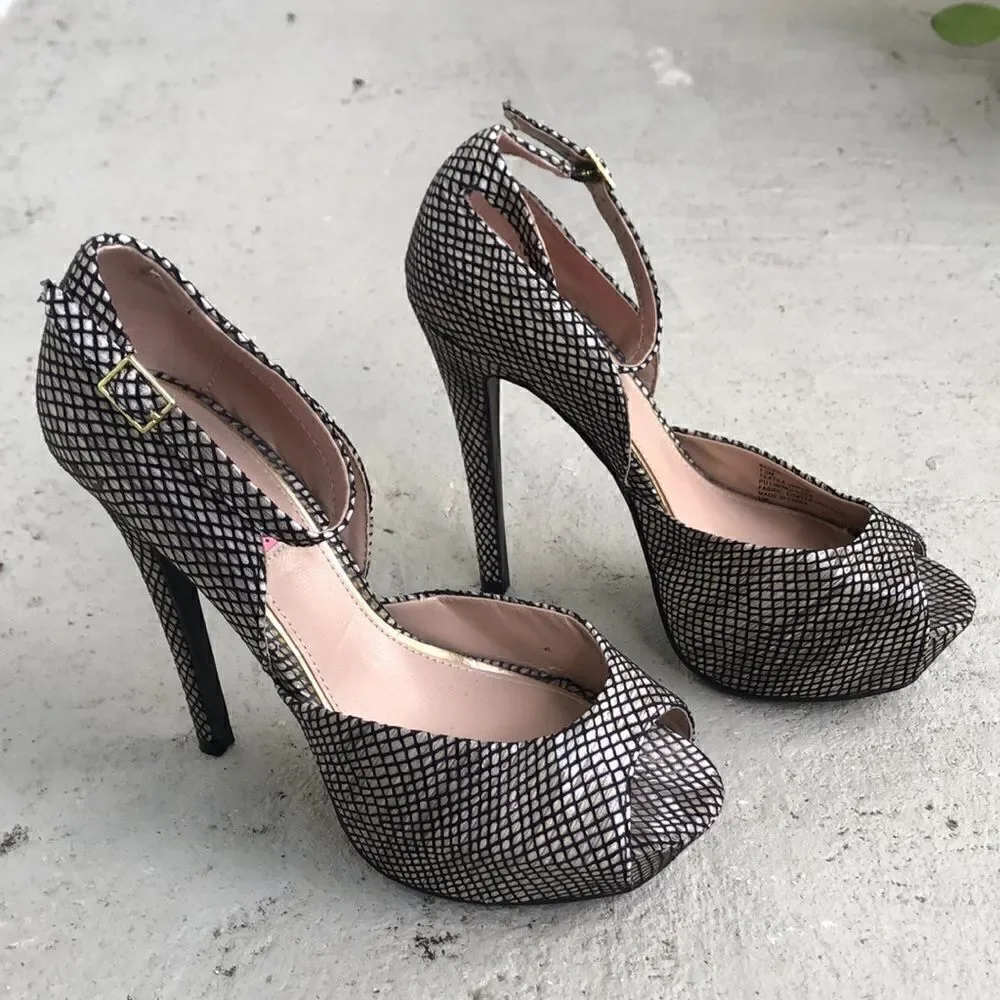Betsy Johnson Belee platform